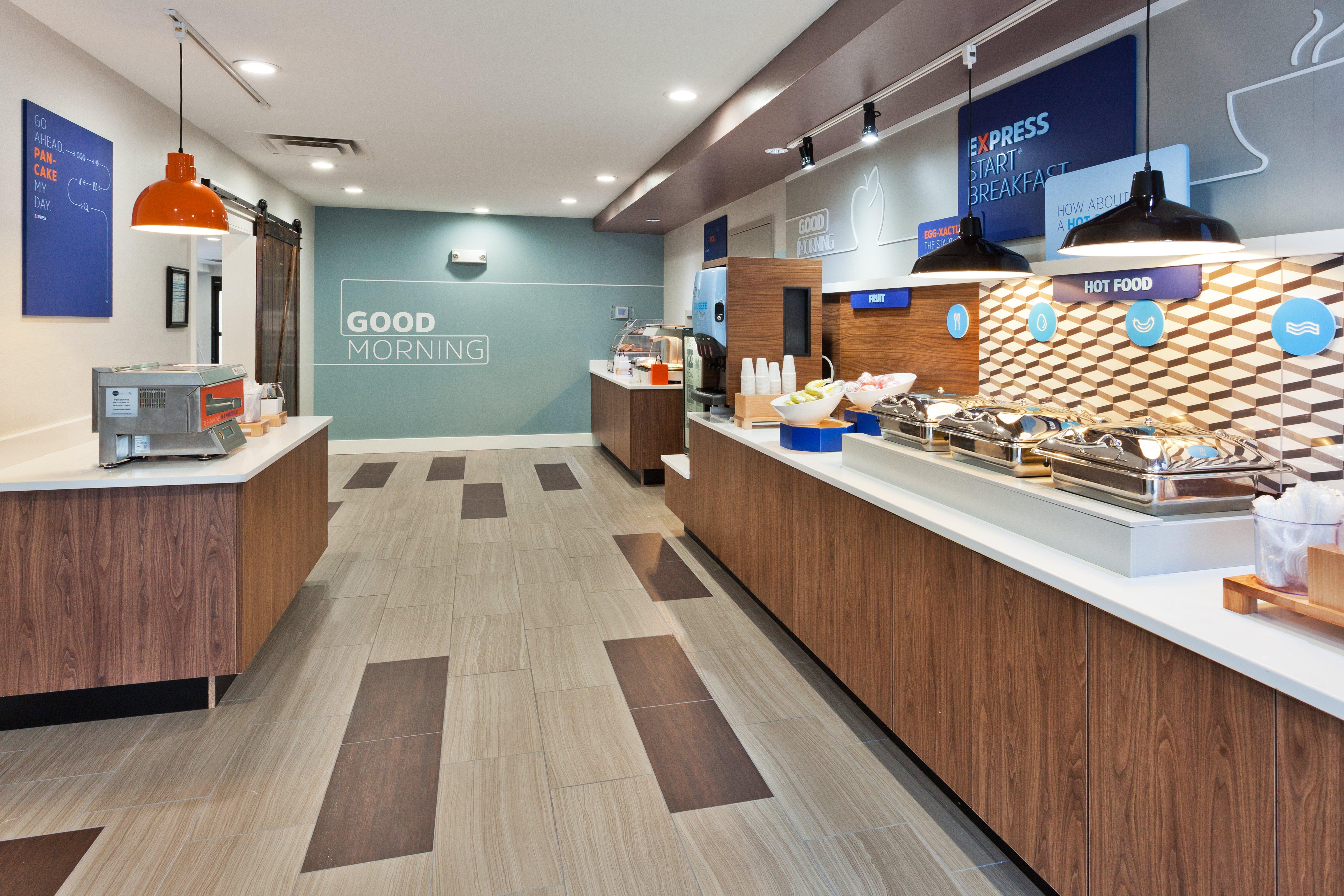 Holiday Inn Express Rome-East By Ihg Екстериор снимка