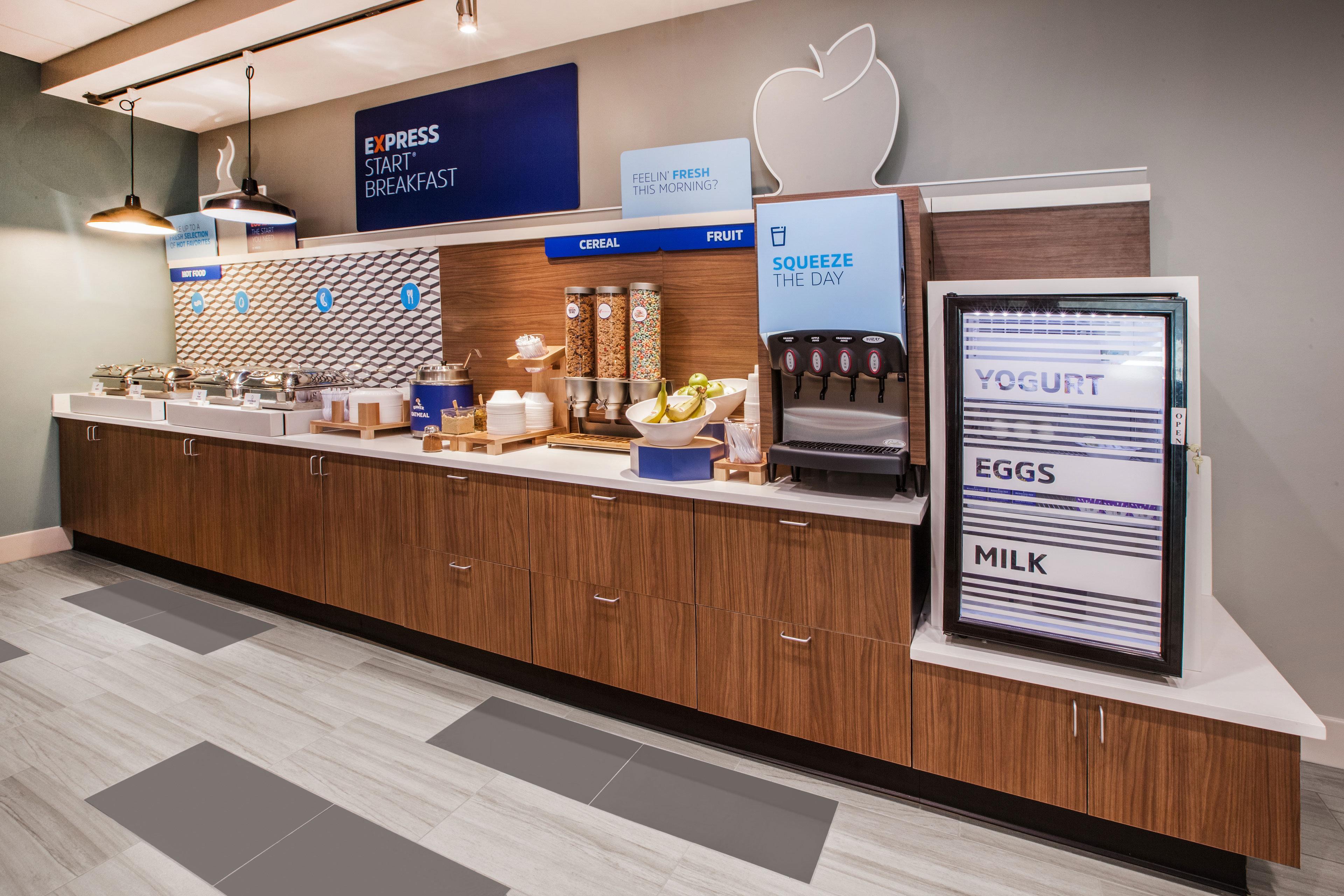 Holiday Inn Express Rome-East By Ihg Екстериор снимка