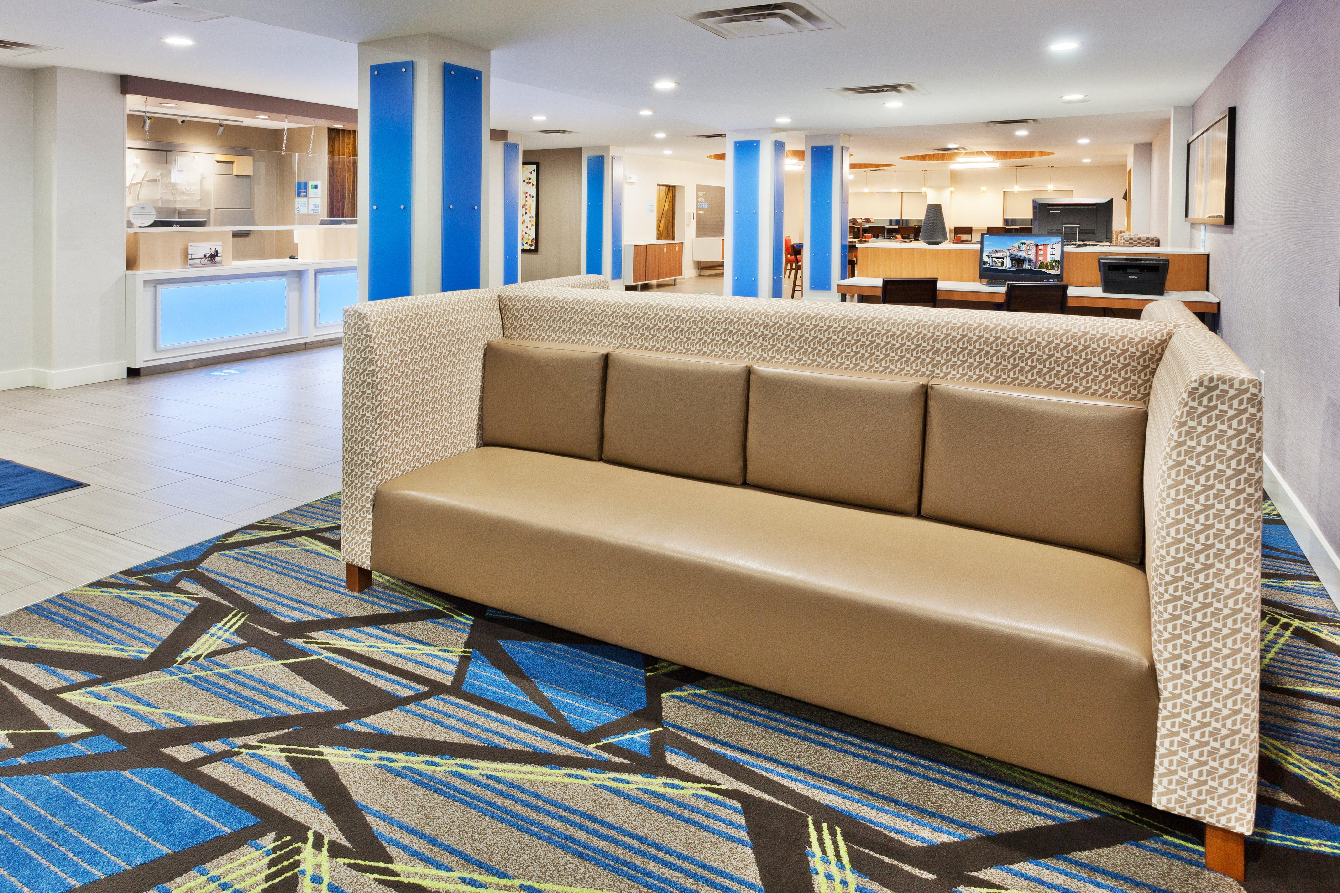 Holiday Inn Express Rome-East By Ihg Екстериор снимка