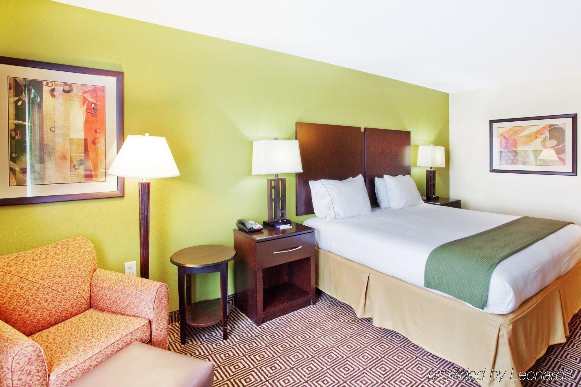 Holiday Inn Express Rome-East By Ihg Стая снимка