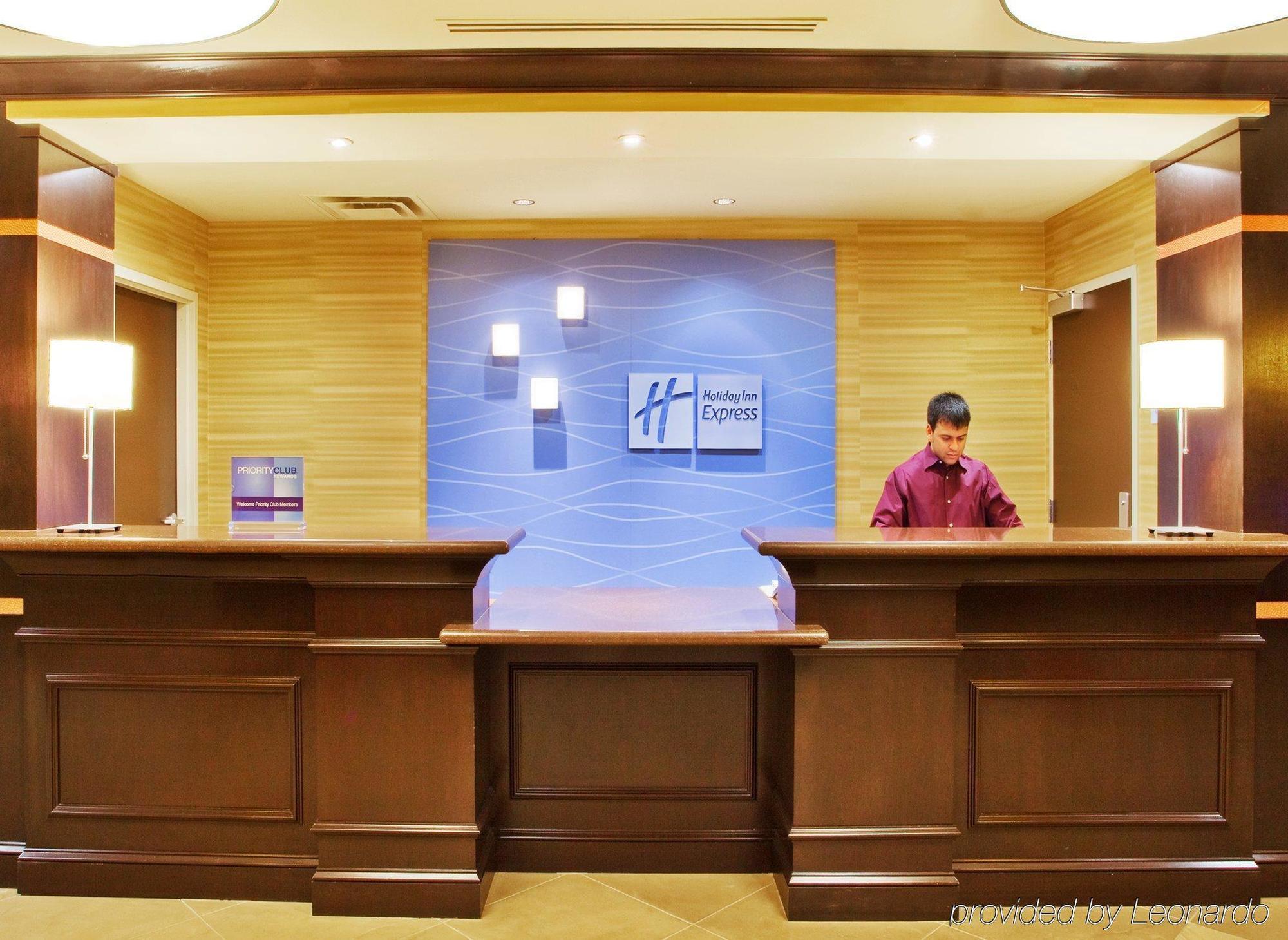 Holiday Inn Express Rome-East By Ihg Интериор снимка