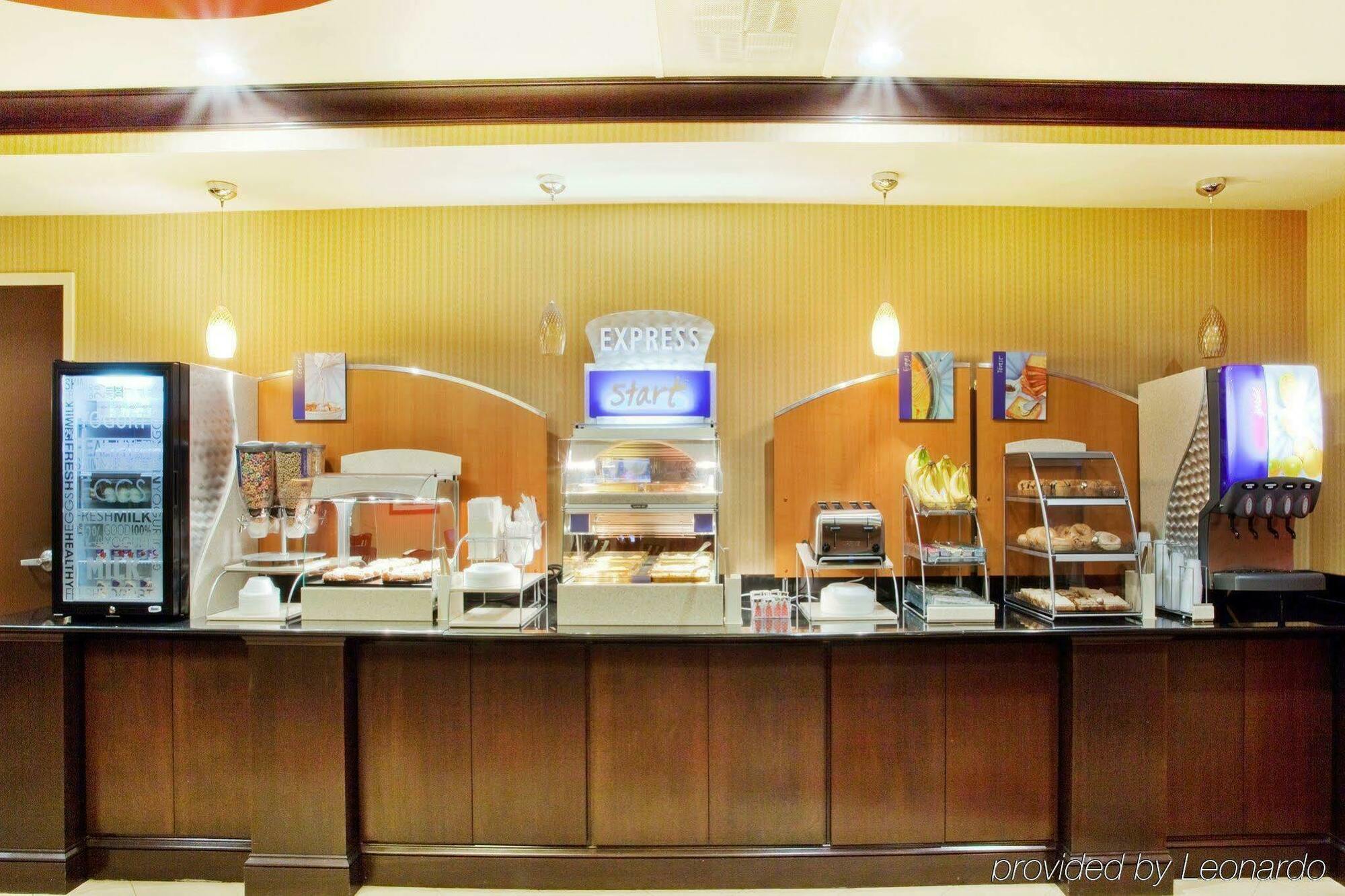 Holiday Inn Express Rome-East By Ihg Екстериор снимка
